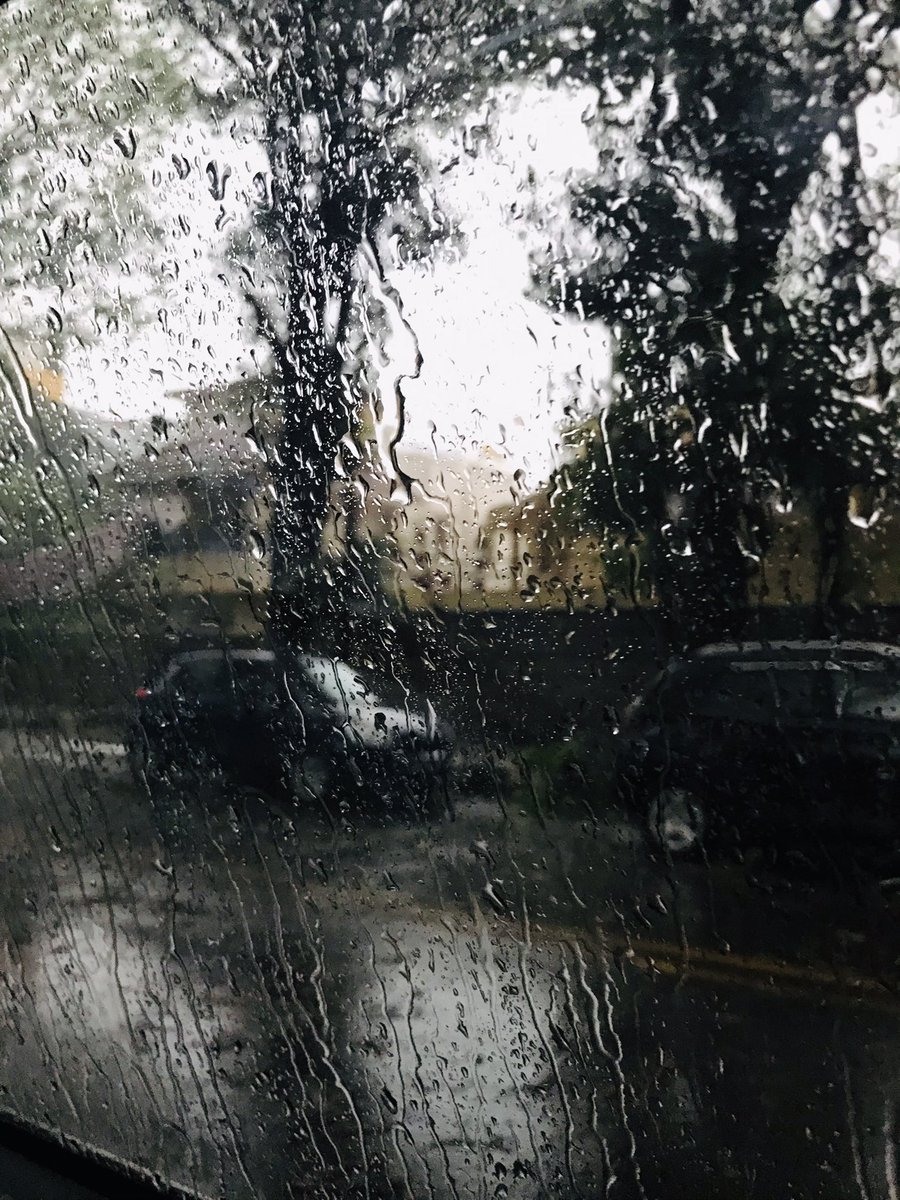 rahulwarns's tweet photo. Dilli walo baarish ho rahi hai, Accha mauka hai Dub ke Marne ka
#delhirain
#delhiweather
#delhi https://t.co/chDKDSsNfw