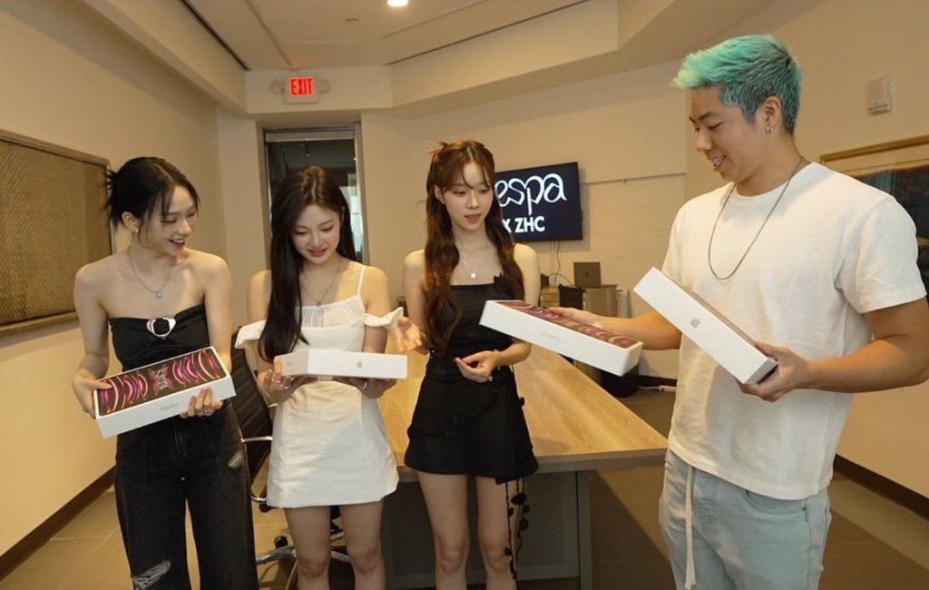 mjkmwntr's tweet photo. ZHC gifted aespa ipad pro each? 🥹 https://t.co/p77EbNRqpO