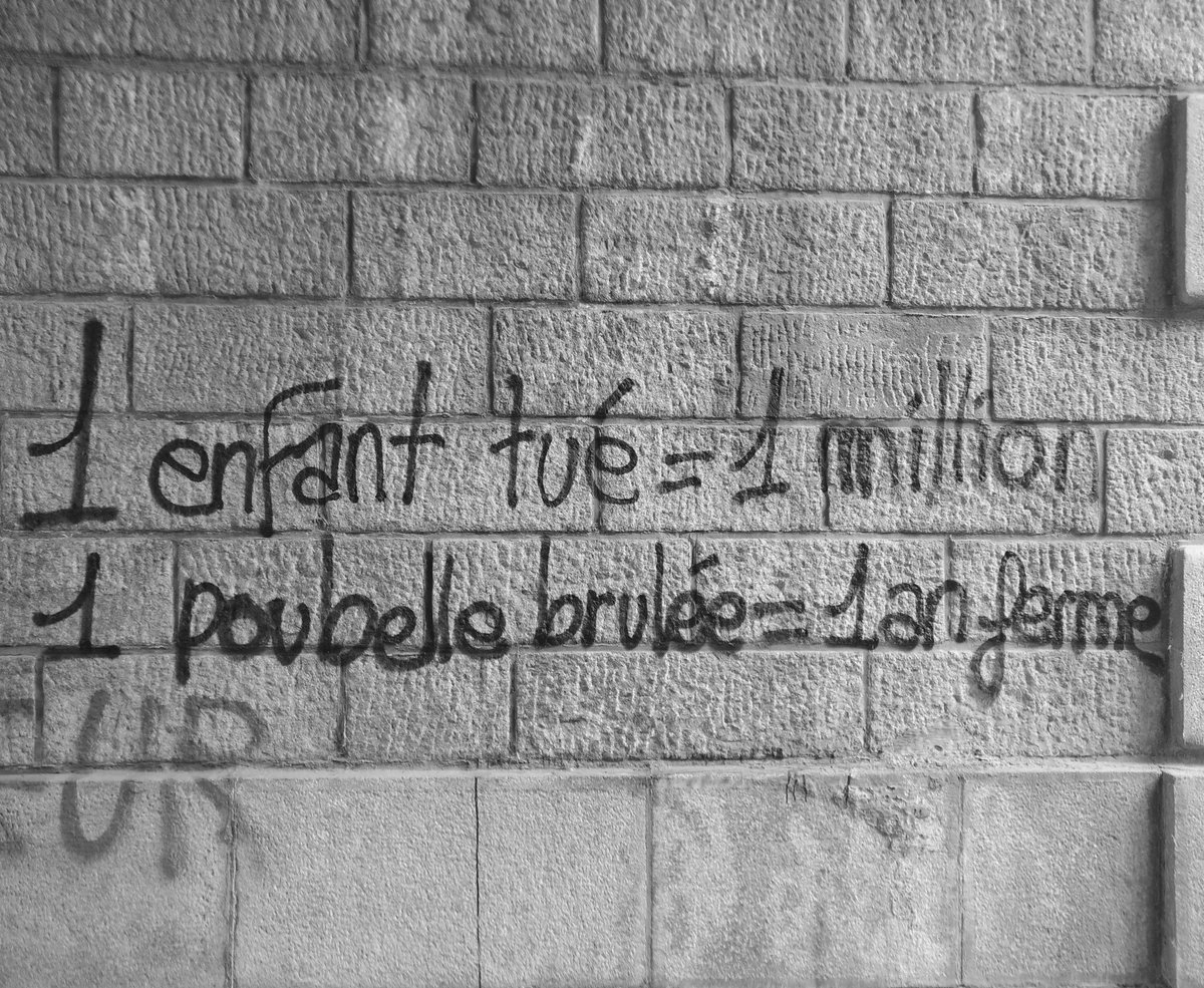 ContreAttaque_'s tweet photo. LES MURS ONT LA PAROLE

Un tag vu à #Nantes, près du commissariat central, synthétise la barbarie de l'époque. https://t.co/BMK7JjV1pl