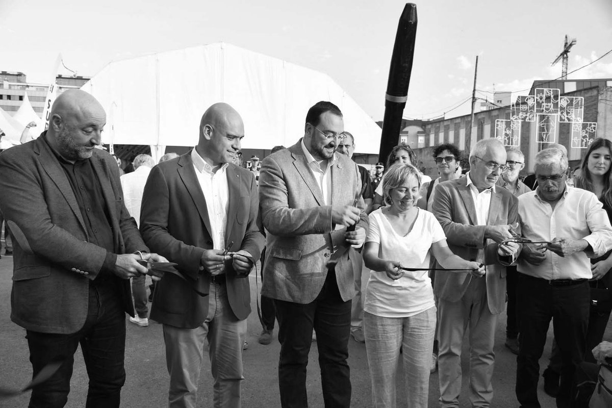 🗞️A QUEMARROPA🗞️
Gijón, 8 de julio. 
 Nº2
⬛️Decano de la prensa negra mundial ⬛️
👇
𝗔 𝗛𝗢𝗠𝗕𝗥𝗢𝗦 𝗗𝗘 𝗚𝗜𝗚𝗔𝗡𝗧𝗘𝗦
semananegra.org/aquemarropa/ed…