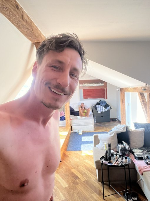 Guten Morgen und liebe Gr&uuml;&szlig;e aus Prag 😜 #deepbunnyproductions https://t.co/D4fjodSuzI<a href="/tag/deepbunnyproductions"class="tags">#deepbunnyproductions</a>