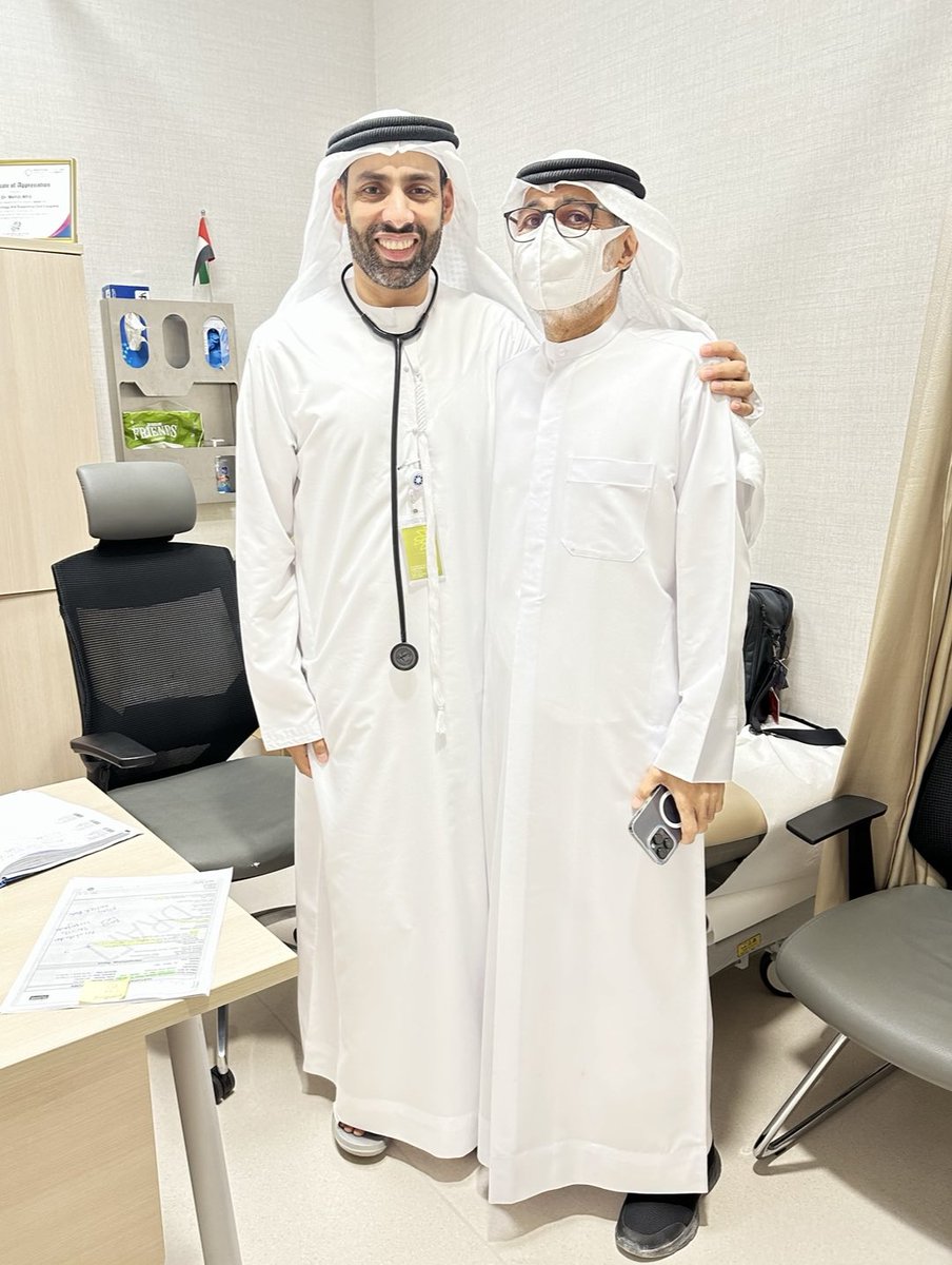 alshamsi2000's tweet photo. مع أخي العزيز بومحمد ، إتصل علي بالليل قبل العيد بكم يوم لأول مرة " دكتور إكتشفوا عندي سرطان " ، طلبت التقرير بالواتس اب ، وبعد مراجعة التقارير طمنته ، طلبت منه بأن يأتي غدا في الصباح في العيادة في الشارقة. قيمت الحالة وراجعت الأشعة ، بشرته بأن الورم في بدايته ويحتاج عملية. في خلال ٩٦ ساعة نسقنا جميع الأمور الخاصة بمراجعة الخزعة وبالفحوصات قبل العملية وتمت مناقشة حالته بصورة مستعجلة في اللجنة الطبية لحالات السرطان التي أشرف عليها وحجزنا موعد العملية مع جراح متخصص أثق به وبعمله. بومحمد لم يتردد ويسمع كلام فلان وعلان " التشخيص ممكن غلط ، سافر لا تسوي العملية هنا… الخ " ، تمت العملية بنجاح في الشارقة ولله الحمد وتم إستئصال الورم بالكامل. اليوم زارني بعد ٣ أسابيع من أول مكالمة وهو بخير صحة وعافية. وسنقوم بإجراء فحوصات حديثة جدا وخاصة على الدي إن إيه في الدم للتأكد من خلو الجسم من أي خلايا سرطانية غير مرئية في الجسم.
السرعة والدقة في تقييم حالات السرطان من دون تعقيدات ومواعيد متباعدة وثقة المريض وأهله في الفريق الطبي هم من أهم عوامل نجاح علاج السرطان. بومحمد تعالج ولله الحمد من السرطان في مدينته بالشارقة قرب أهله وأقربائه ولم يتجرع الغربة وقسوة المرض وطول الإنتظار لتلقي العلاج المناسب لحالته. 
دولتنا لم تقصر في توفير أفضل سبل علاج السرطان من خبرات ومعدات ومستشفيات هي من الأفضل في المنطقة. 
أتمنى لأخي بومحمد دوام الصحة والعافية.
بومحمد ليس الآن مريضي ولكن أخي الكبير الذي أعتز بمعرفته.