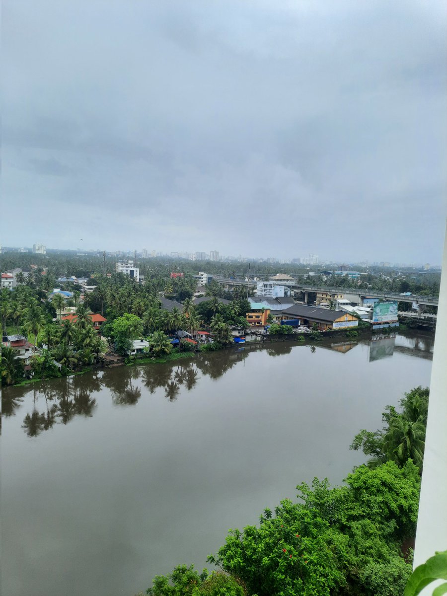 ArushiHarshal's tweet photo. @jasonrowphoto Fresh from the morning #Kerala #Tripunithura #Backwaters #mornings #skypeople #vagabondlife #godsowncountry https://t.co/RQJ6FtvTY7