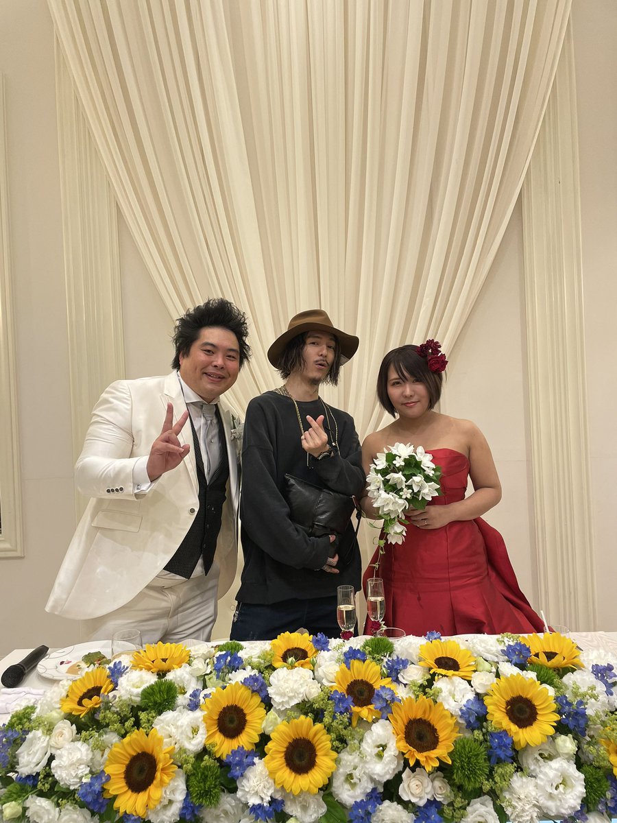 hezuryu's tweet photo. レペゼンも活動休止中なのに結婚式に来てくれた！！ふぉい、まる、DJ社長、銀太、フミヤくん、ありがとう！！ https://t.co/QqeFblSrCu