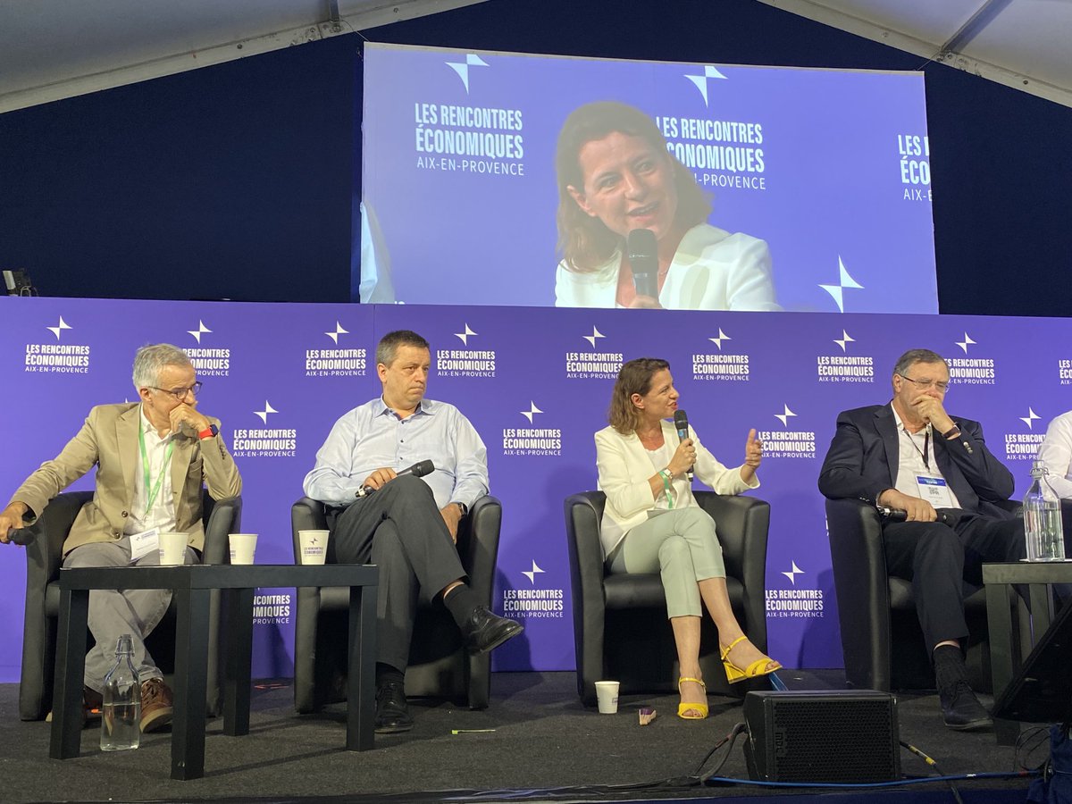 Claire Waysand tweet media