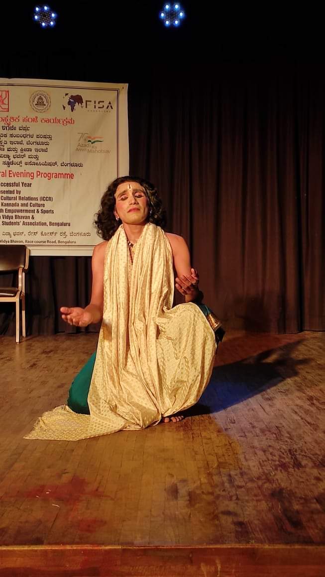 ICCRROBENGALURU's tweet photo. ICCR Zonal Office South Bengaluru @kannada_bhavan @dyesdept @bvbbengaluru Federation Of International Students Associations - Bangalore presented "MOKSHAM" Bharatanatyam and Yakshagana by Shravan Ullal under #EFCEP on 07 July 2023. Glimpses @iccr_hq https://t.co/XyMDgEqN1z