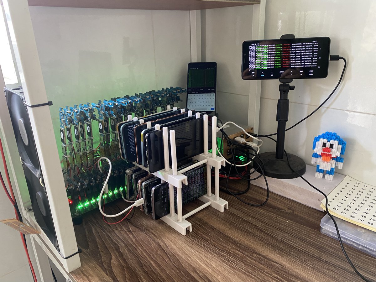 CPUMiningVN's tweet photo. Android Mining Rigs 2023 #cpumining #andoid #androidmining #dero #deromining #verus #vrsc #verusmining #mobile #mobilemining https://t.co/ksjGGHl3GC
