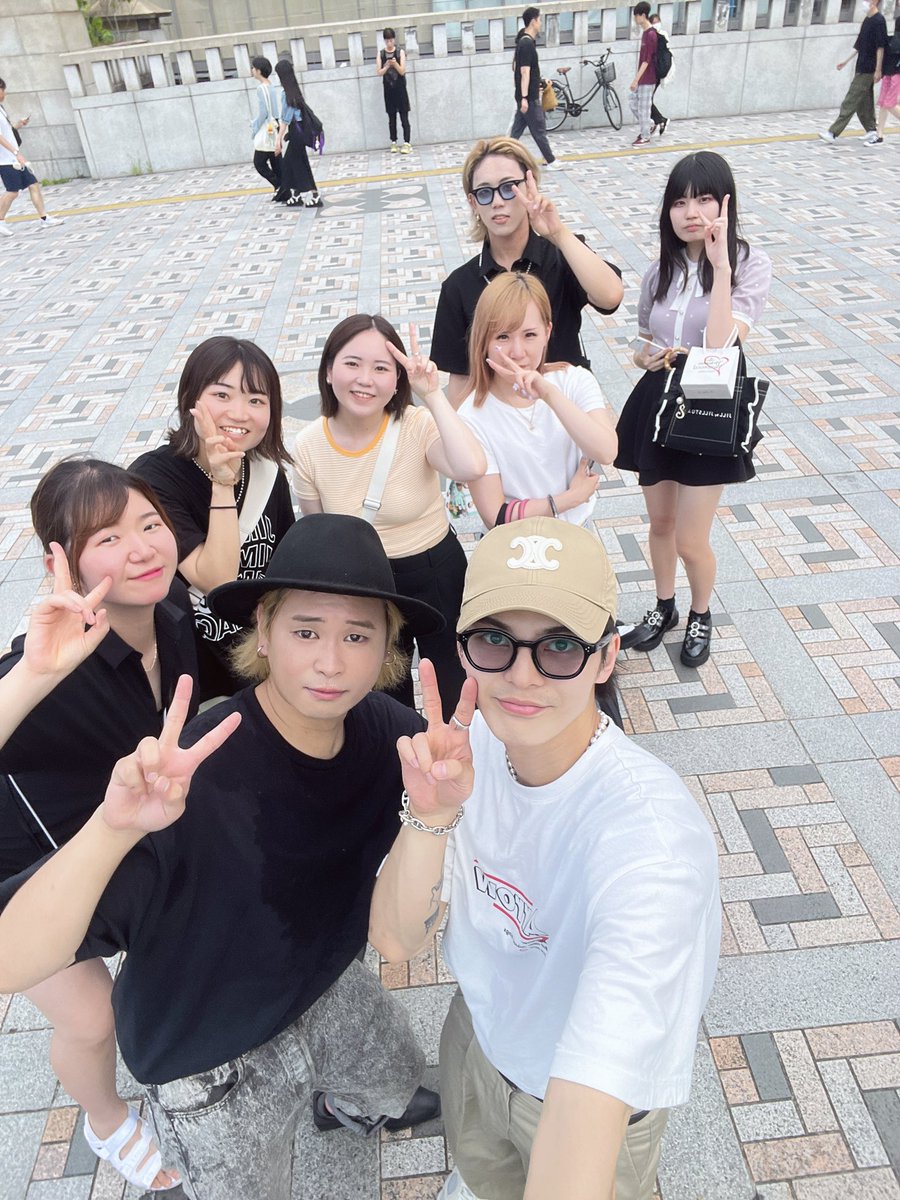 暑い中路上ライブありがとうございました🙏
動画などぜひみなさん広めてね☺️
明日も今日と同じ14:00〜明治神宮前にて路上ライブやるのでぜひみなさん遊び来てください😋