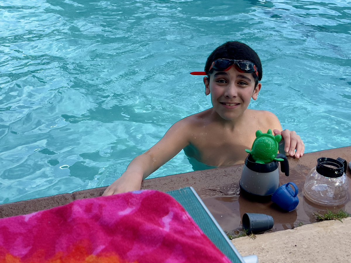 FishBowlFamily's tweet photo. ☀️🩳 Pool Time on a Hot Day 💦⛱️
#pooltime #TexasHeat #Summer #waytoohot https://t.co/znjGzJUHOH