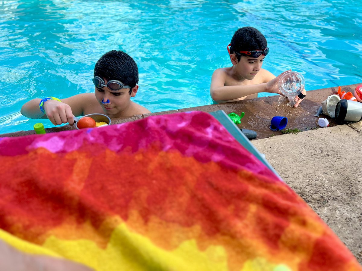 FishBowlFamily's tweet photo. ☀️🩳 Pool Time on a Hot Day 💦⛱️
#pooltime #TexasHeat #Summer #waytoohot https://t.co/znjGzJUHOH