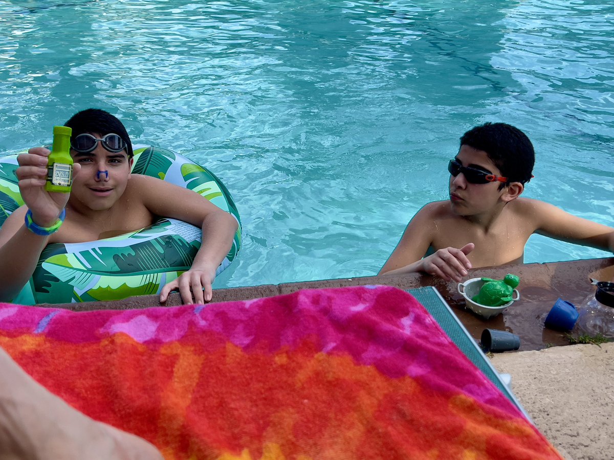 FishBowlFamily's tweet photo. ☀️🩳 Pool Time on a Hot Day 💦⛱️
#pooltime #TexasHeat #Summer #waytoohot https://t.co/znjGzJUHOH