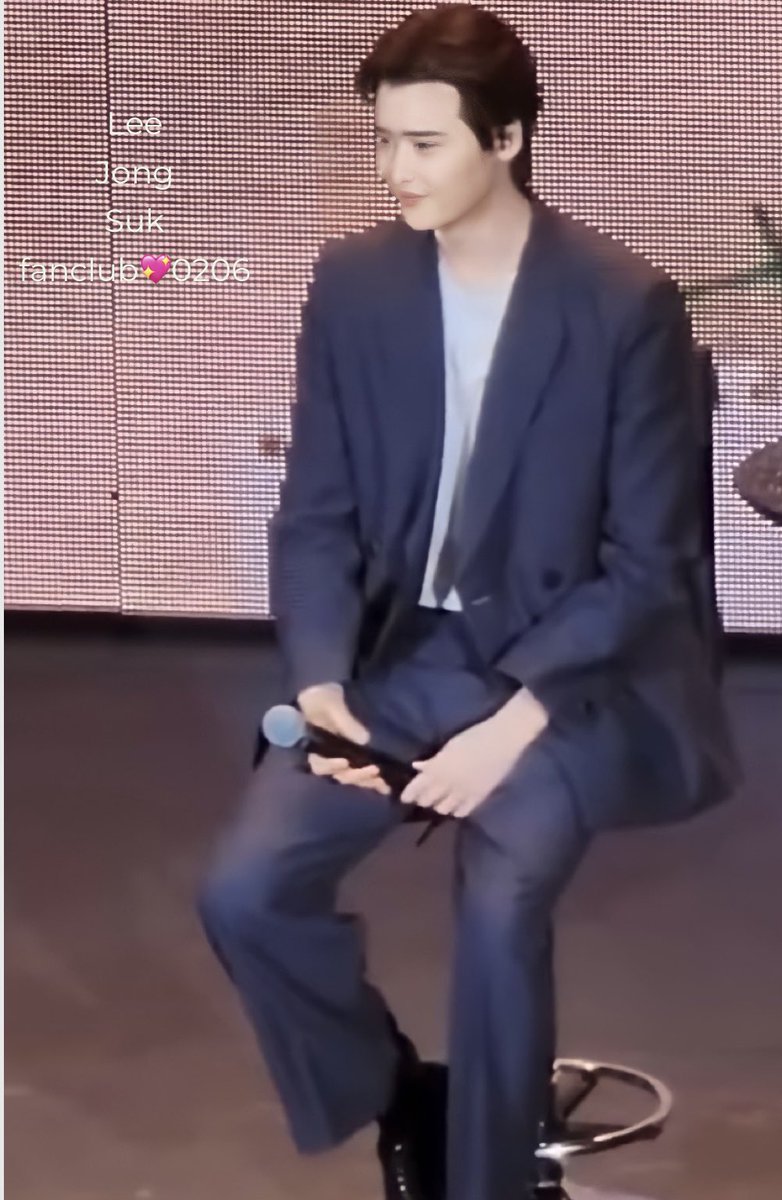 ElissaArbelo1's tweet photo. Dear._My_With TAIPEI
08 July 2023
He is finally on stage in TAIPEI OMG he’s so handsome
Original video ©️to the rightful owners
Screenshot enhanced photos ©️Lee Jong Suk fanclub💖0206
#Dear_My_With
#Dear_My_With_JS
#LeeJongSuk
#LeeJongSukInTAIPEI https://t.co/qBdFTm1DX5