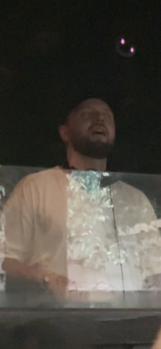 nidiaggonzalez's tweet photo. me every time I hear the piano on In the Yuma https://t.co/YEYBVAZtFS