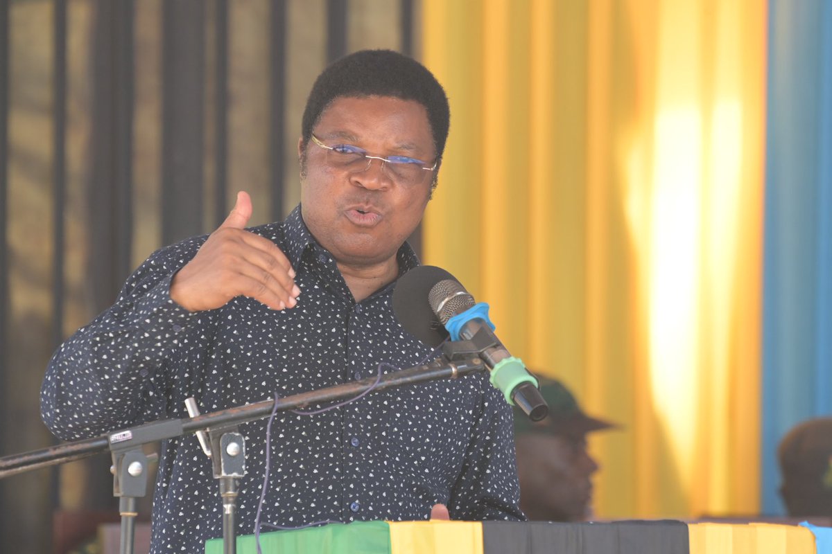 TZWaziriMkuu's tweet photo. #ZiaraMtwara Rais @SuluhuSamia anafanya kazi usiku na mchana kwa ajili ya watanzania, amekuwa akihangaika kutafuta fedha kwa ajili ya kutekeleza miradi kwenye halmashauri zetu-Waziri Mkuu @KassimMajaliwa_
#Nanyamba https://t.co/0Sfu60GEEx