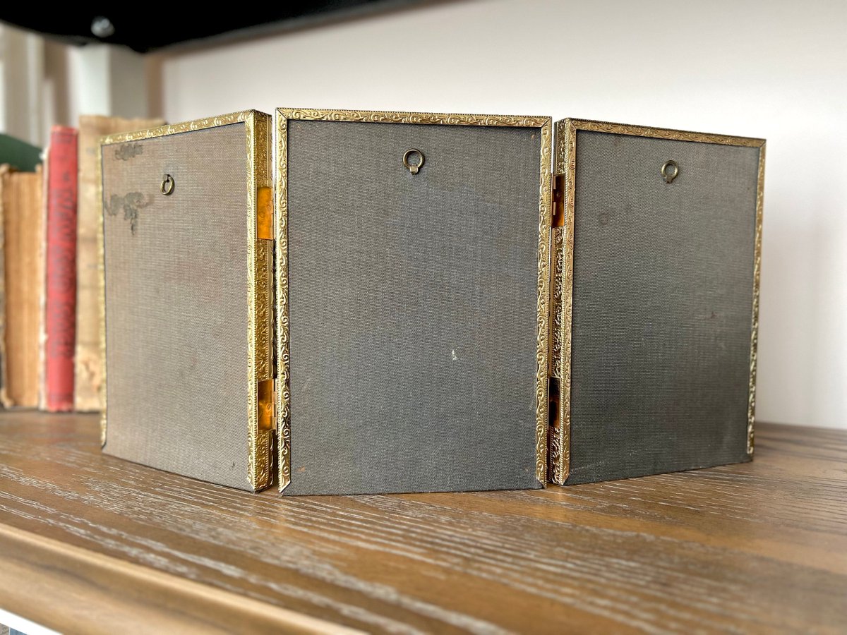 VSeagrape's tweet image. Sleek sellouts! 🤓. Order Vintage Frame, Vintage Golden Tarnished Metal Triple Picture Frame w Glass, Picture Frame for 3 Pictures, Vintage Home Decor, Retro Decor at $29.00 from etsy.com/listing/148300… #VintageFrame #PictureFrame