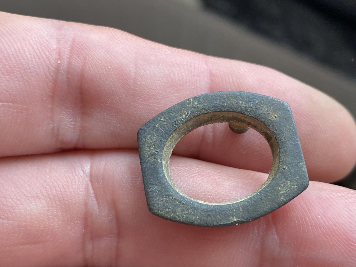 Another anomaly. Any ideas, gilt copper alloy🤔