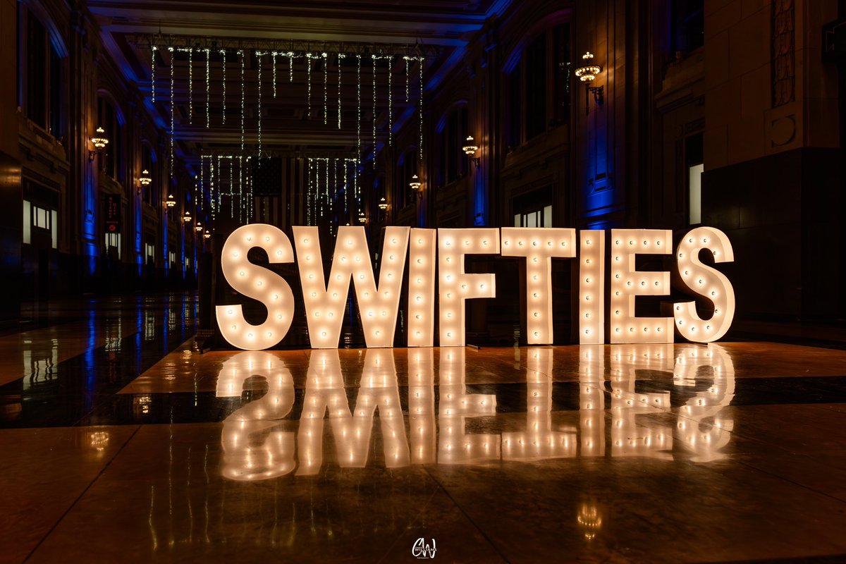 CWPhotograph's tweet photo. @UnionStationKC  Decked out  for @taylorswift13 and the #ErasTour 
#ErasTourKc #Swifties https://t.co/Hc3no9YPlh