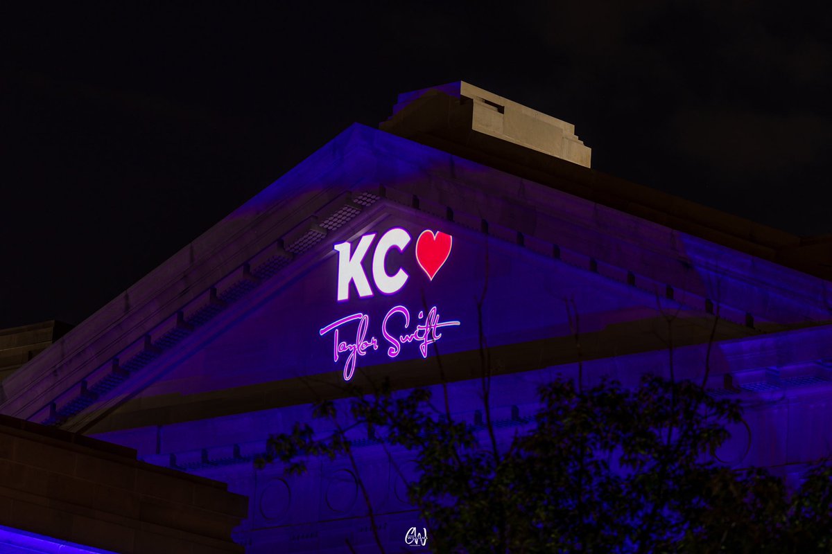 CWPhotograph's tweet photo. @UnionStationKC  Decked out  for @taylorswift13 and the #ErasTour 
#ErasTourKc #Swifties https://t.co/Hc3no9YPlh