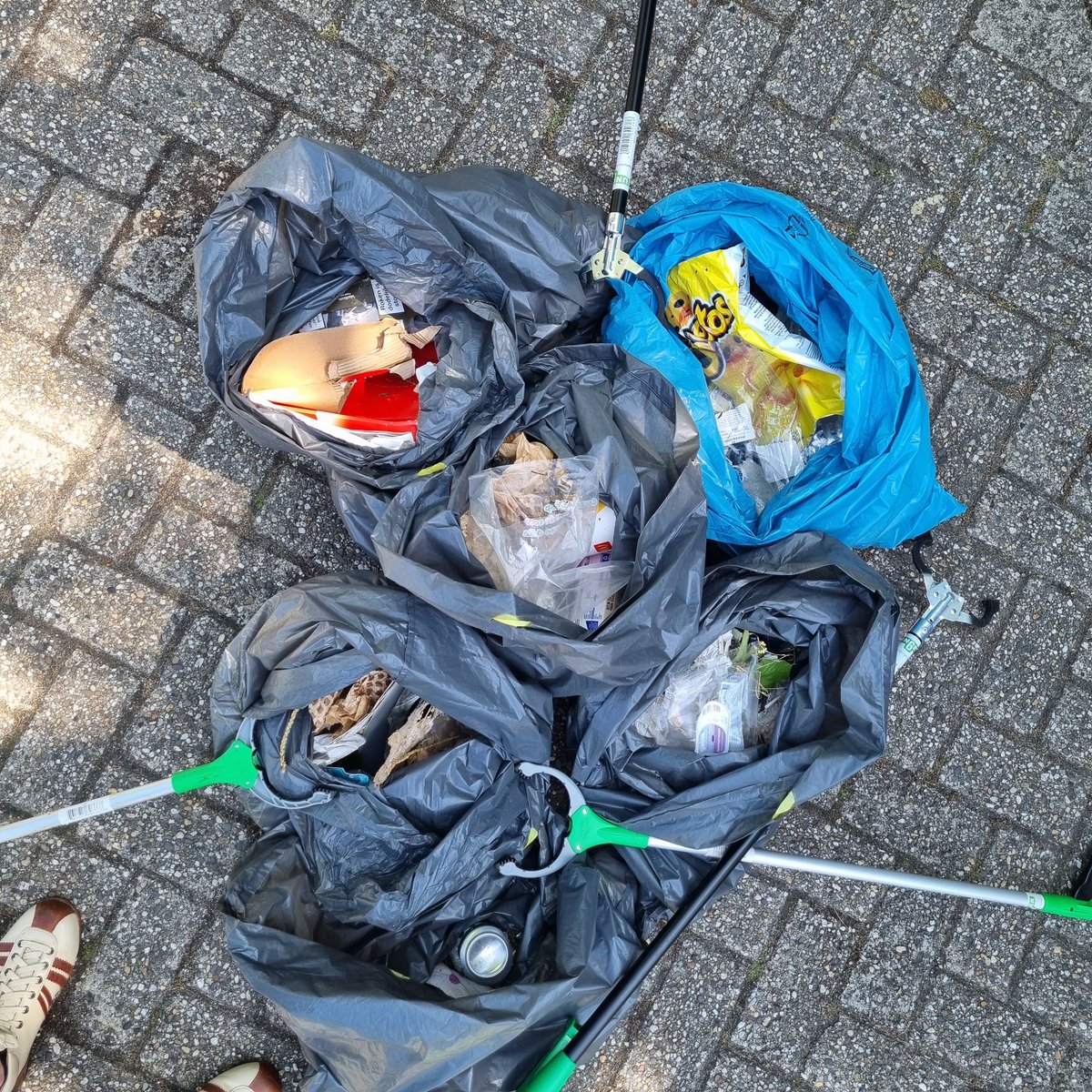 Vanochtend hebben we Park Oudegein gedeeltelijk verlost van zwerfvuil. Stralend en warm weer, net als de reacties van fietsers en wandelaars! #GroenLinks #Nieuwegein