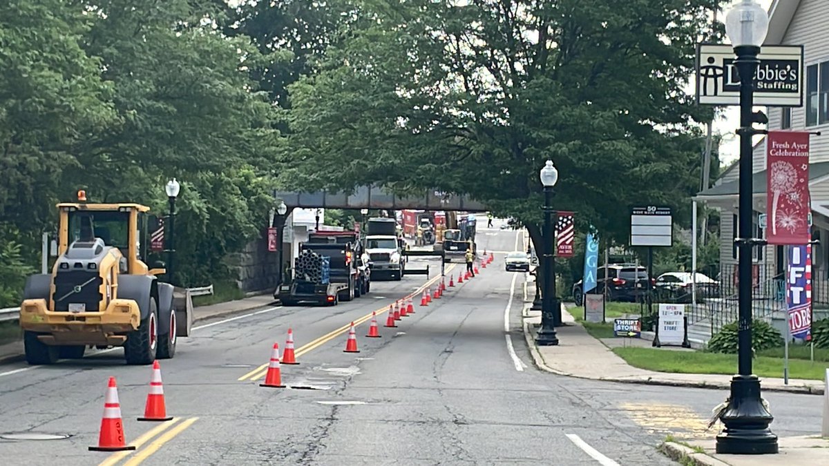 *Traffic Alert*
West Main St between Park St and Mechanic St is heavily congested and will be closed at times dues to emergency construction in the road.

Avoid area and seek alternate routes.

#AyerPD