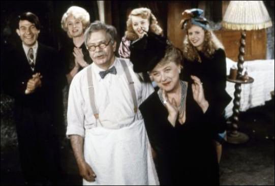 En ce jour de mémoire à #JeanMoulin je suis actuellement au km 107,1 à Bourdelles, pour rendre hommage, au nom d’#AntenneVieux à la famille éponyme. #TDF2023