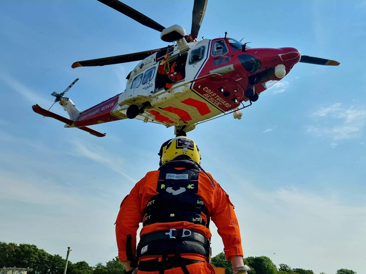 💚Happy International #Paramedic Day to all incredible Paramedics and aspiring paramedics out there. 
🚁A shout out to our #Coastguard #Rescue paramedics who day in, day out, are committed to delivering care in the most demanding of conditions. #SavingLives #WhatParamedicsDo