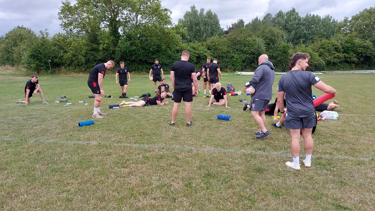 EnglandUnisRL's tweet photo. Training &amp; Activation 🏴󠁧󠁢󠁥󠁮󠁧󠁿

Thanks to @NBRFC and @allgoldsrugby for hosting us for our assembly meet.

We'll be doing some activation, light training and eating before heading over to Pontypridd!

#EnglandUnisRL https://t.co/lxdZ7GtHev