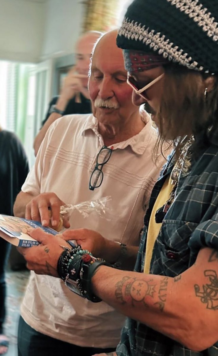 Dylanthomasguy's tweet image. Johnny Depp visited ⁦@dylanthomashome⁩ yesterday and got himself a copy of my book THE TWO DYLANS from curator Geoff Haden