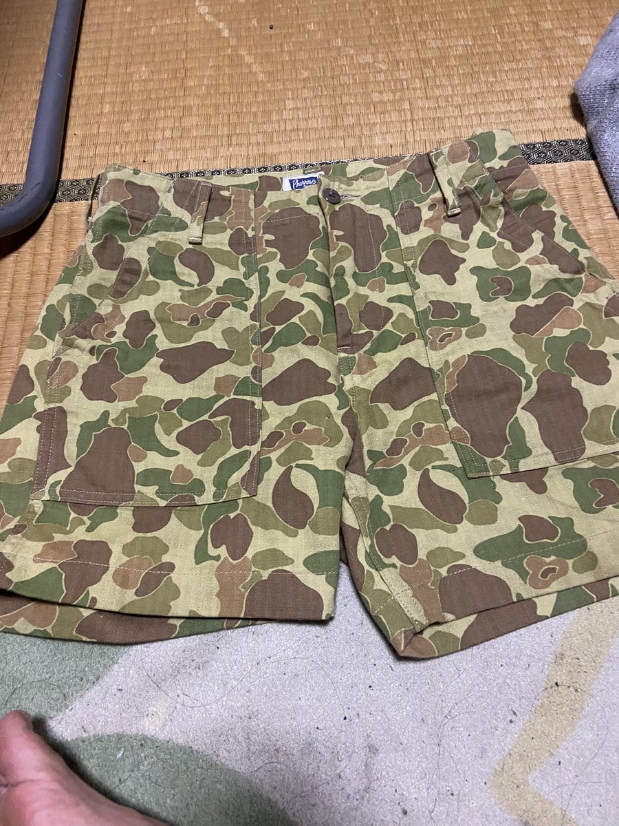 8kooZc8hkZc2IJl's tweet photo. パンツの裾上げ?
ってかショートパンツに。
#perrow's https://t.co/LWKejag7Tm