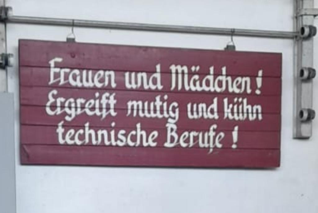 aikidosilly's tweet photo. #Fundstück der Woche, gefunden im #ddr #museum in #Trebus
Heute noch so wahr wie damals https://t.co/3yXqnqXVlv