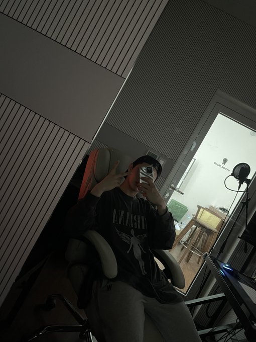 <a href="/TNX_twt/">TNX</a> 🇬🇧 ENG TRAD | 230706

This day is a good day too ~ ✌️🩶

#최태훈 #TAEHUN