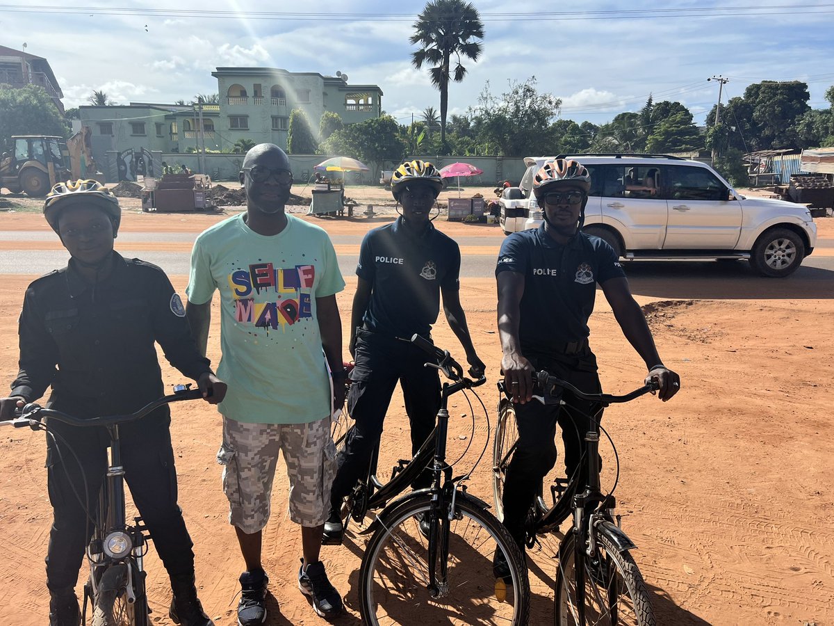 salieutaal's tweet photo. Just bumped into police  on bikes patrolling the TDA. Great concept &amp; cost effective. Imagine if we have them in our neighborhoods. reminds of those police in NYC back in days #Kudos #GambiaPoliceForce https://t.co/8uONmJq8qR