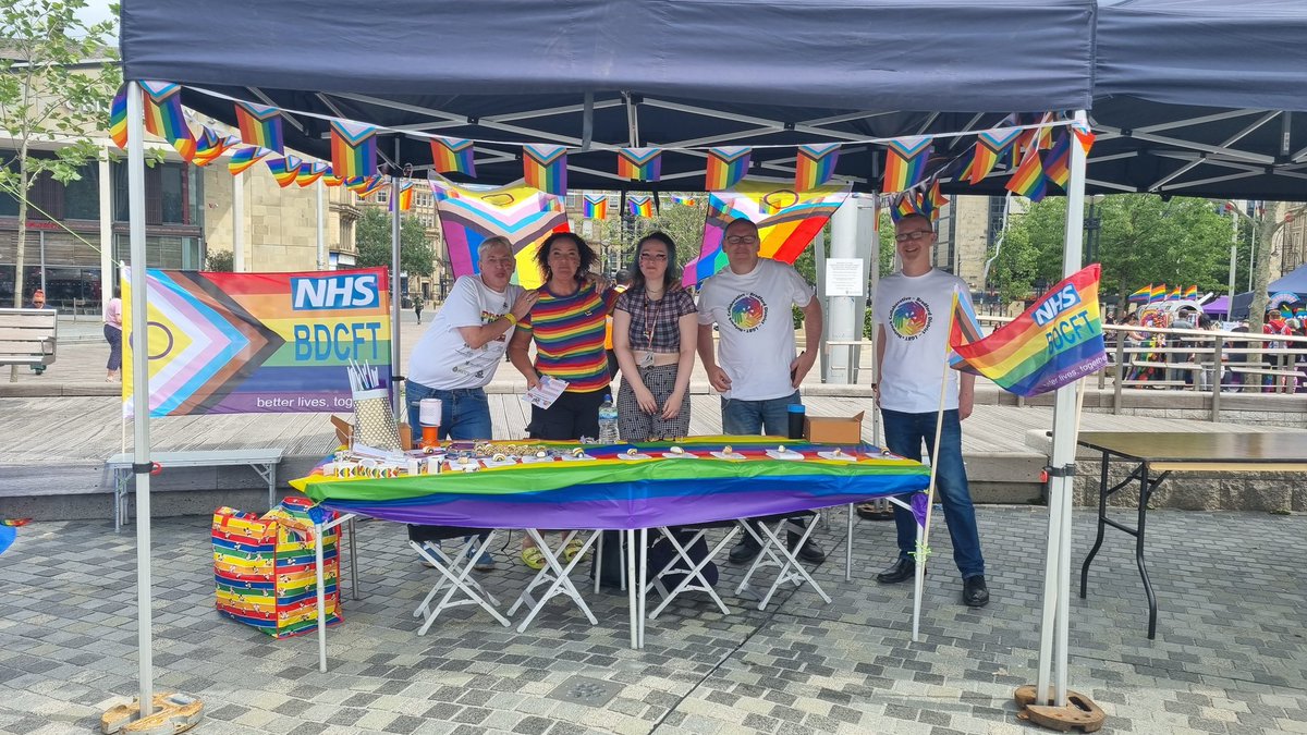 Representing the LGBT+ network collaborative at Bradford Pride 🏳️‍🌈 @ActAsOneBDC @BTHFT @BTHFT3 @BDCFT @RBdcft @bradfordmdc @AiredaleNHSFT @anhsft_lgbtq @Abbie_Zia_Wild @Mel_Pickup @karendawber