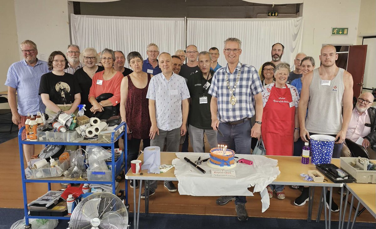 Happy 7th birthday to the <a href="/cafe_repair/">RepairCafeWorcester</a> team for the excellent community repair service that doesn’t cost the earth. Thank you to <a href="/WorcesterMayor/">Mayor of Worcester</a> and <a href="/LynnDenham1/">Lynn Denham 🌹</a> for attending. Lynn was there at the start of our planning to bring this global repair phenomenon to Worcester.