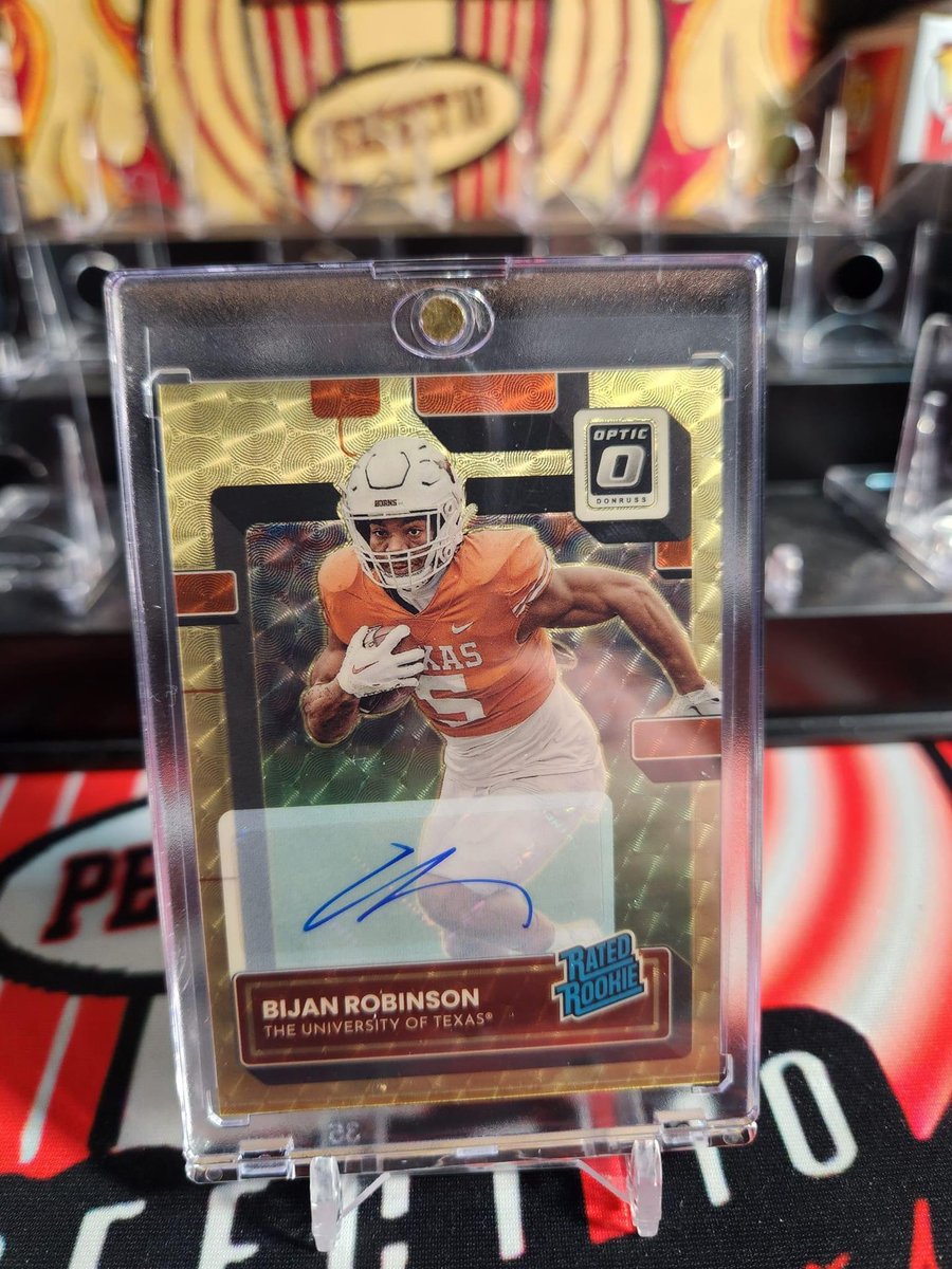 Hit a MONSTER last night out of the Chronicles Draft Picks, as a Texas fan I can’t ask for much more 🤘<a href="/CardPurchaser/">Card Purchaser</a> <a href="/Bijan5Robinson/">Bijan Robinson</a>