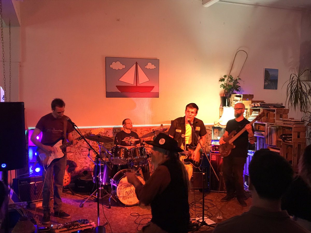InLoveWithAView's tweet photo. Disappointing final set from Wellington based Sum182Day, sorry “Dash Ripshaw” - decent finish but nothing new #Bland. Decent picture of #RiverCityGigLegend #DancingDave in the moshpit tho
Anyone remember where I live ? Been a while since I’ve staggered home pissed 🍻#LiveIsWobbly https://t.co/xSN6vgPoR3