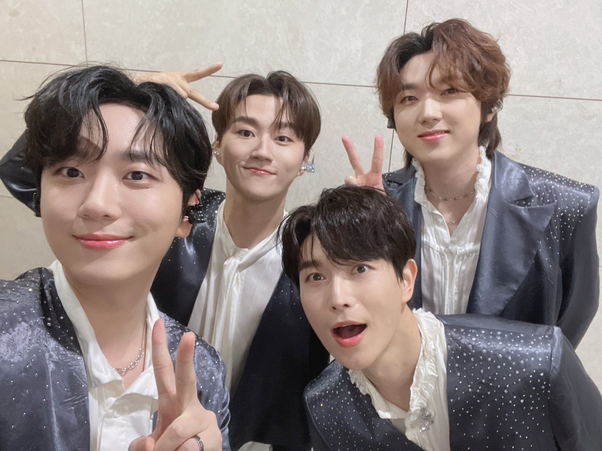 [#FORESTELLA_PHOTO] 📸

230708 The Light in Cheongju 첫공 완료 ✨

반짝이는 밤하늘 같았던 스텔라포레 🌌

#포레스텔라 #더라이트
#Forestella #TheLight