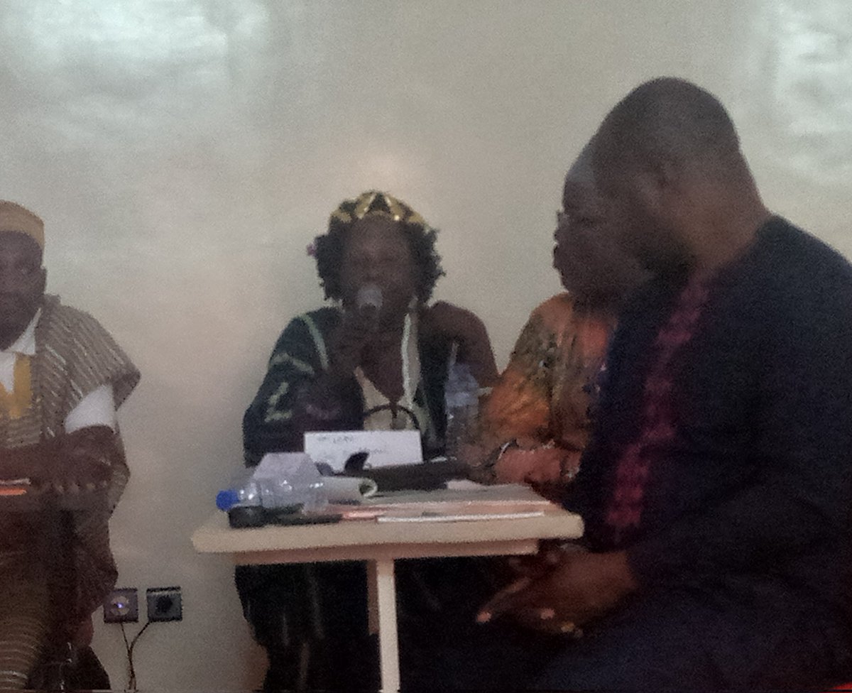 jojofiertE's tweet photo. De temps en temps, les propos des intervenants et participants lui sont traduits en #Kabyè
J'ai aimé le fait pour le @gf2dcriff et la #CTDDH de l'avoir invitée, peu importe son niveau d'instruction
Nul ne doit être laissé pour compte. Cette Cheffe incarne du leadership !
#Kara https://t.co/BF10aE2XhZ