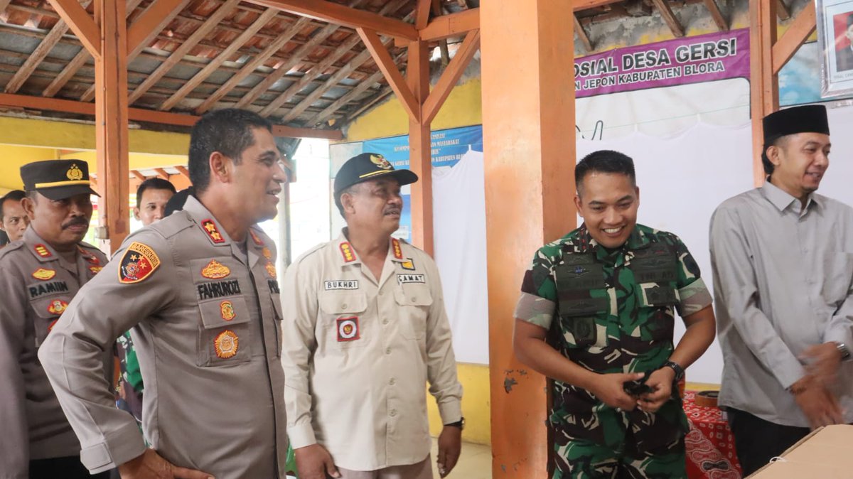 Forkopimda melaksanakan cek lokasi pelaksanaan Pilkades 

instagram.com/p/CubNHV7LETR/…