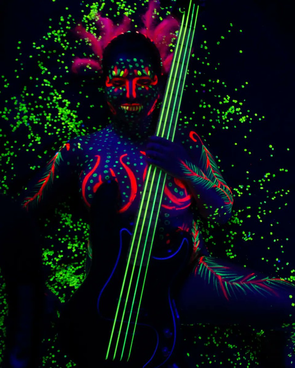 Body paint 
onlyfans.com/qatrina