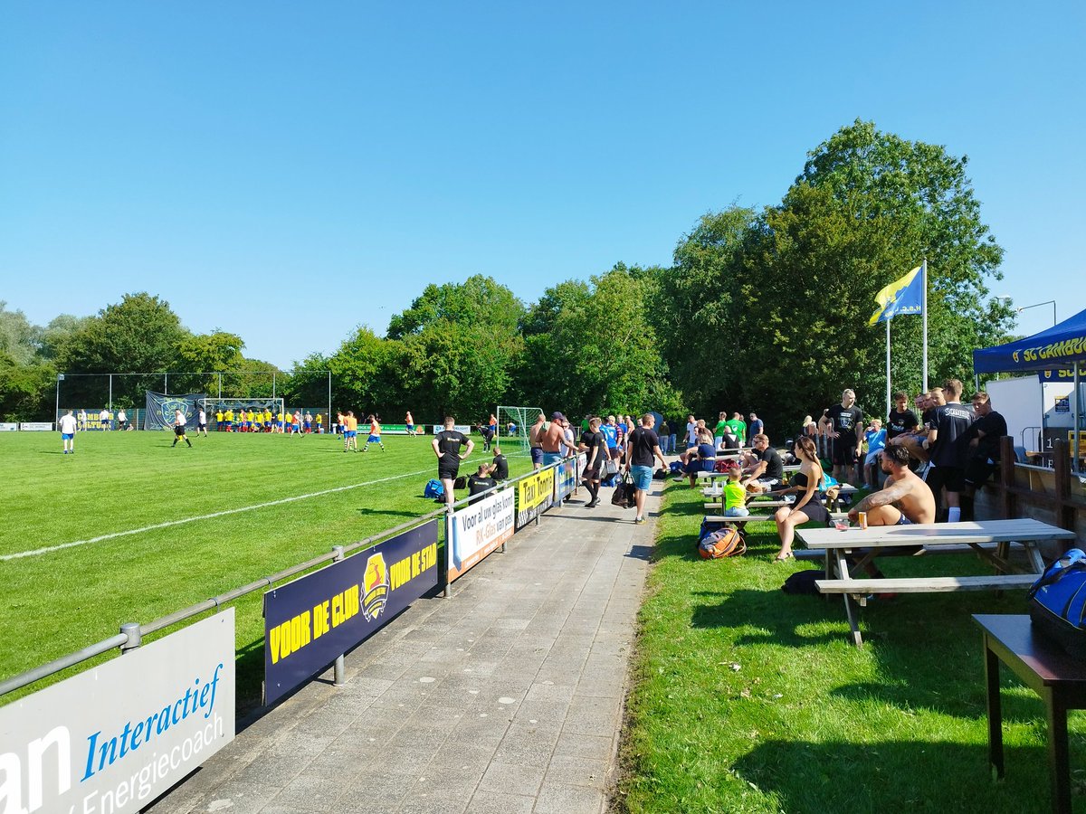 hsclions66's tweet photo. We zijn los!! Barto heeft het toernooi afgetrapt en de sfeer zit er al lekker in! 

Tot straks! ☀️ https://t.co/aTWk4cfI26