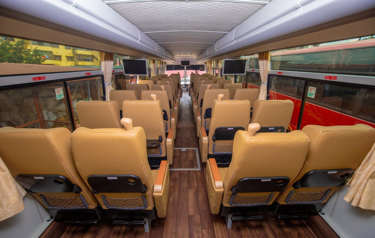 kat_festo's tweet photo. Hey @jaguarbuses, congrats on expanding your fleet.
As a native of Kasese, I humbly request that you consider adding a route to Kasese via Mubende? Currently, @link_buses' fares are becoming exorbitant, and we could really use an alternative. #TransportationNeeds
#FairFares https://t.co/6MrjRbNxRy