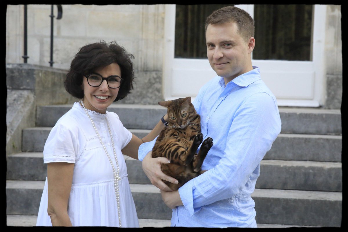 #Apéritifcanin 🐈🦮🐕‍🦺
Les amis canins et félins de #Paname sont venus l’entourer pour fêter son anniversaire 🥳🥳🎂! Moment convivial et festif avec les habitants de #Paris7 avec dans le jardin de la @mairie7 @datirachida 
Photos © Alain Guizard
#animauxdecompagnie