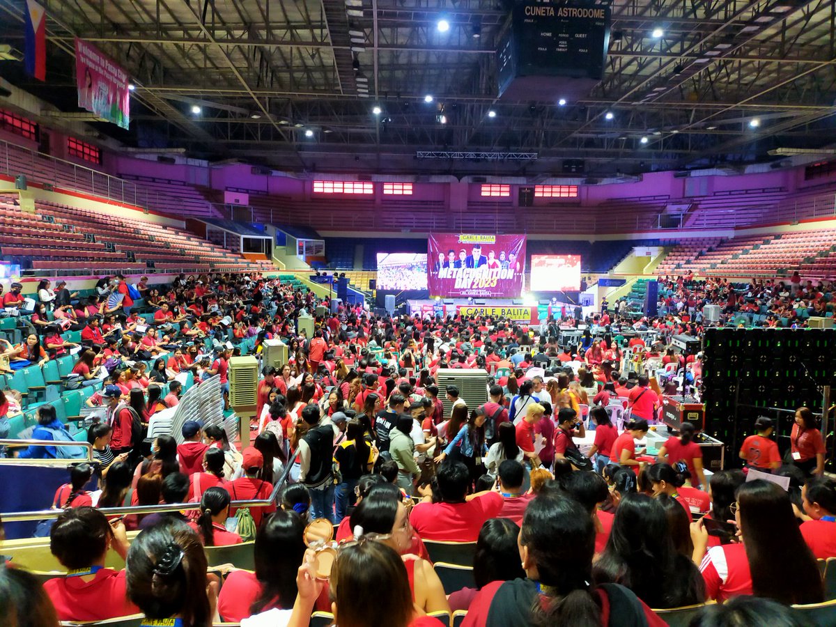 HanneBee2's tweet photo. Masaya kami dito 😁

#CBRCAt16 
#carlbalita https://t.co/FAsZe0o2HM