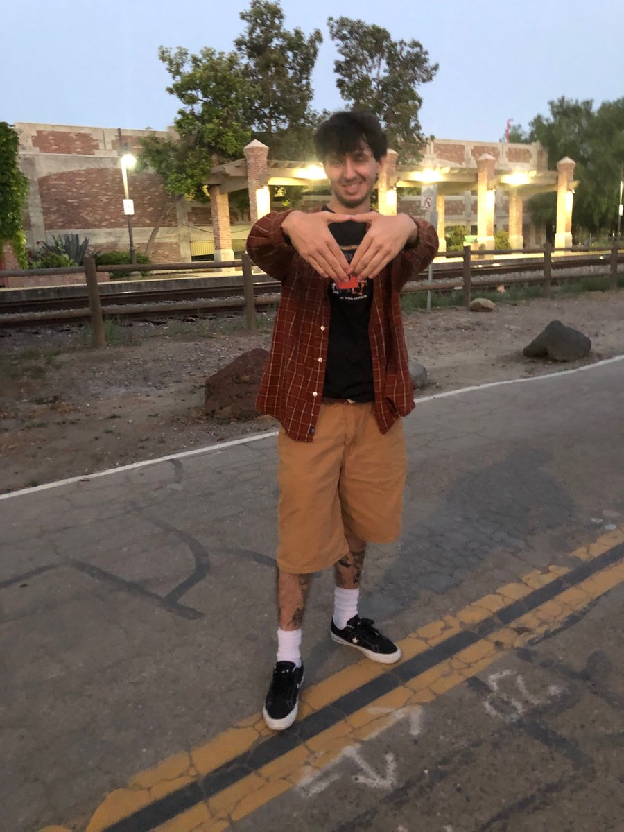 Syvanndra's tweet image. What is happening?!