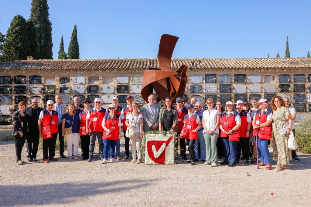 Zaragoza ha rendido un sentido homenaje a los cuatro voluntarios/as municipales que han fallecido en el último año, en el acto anual de recuerdo celebrado en el cementerio de Torrero.