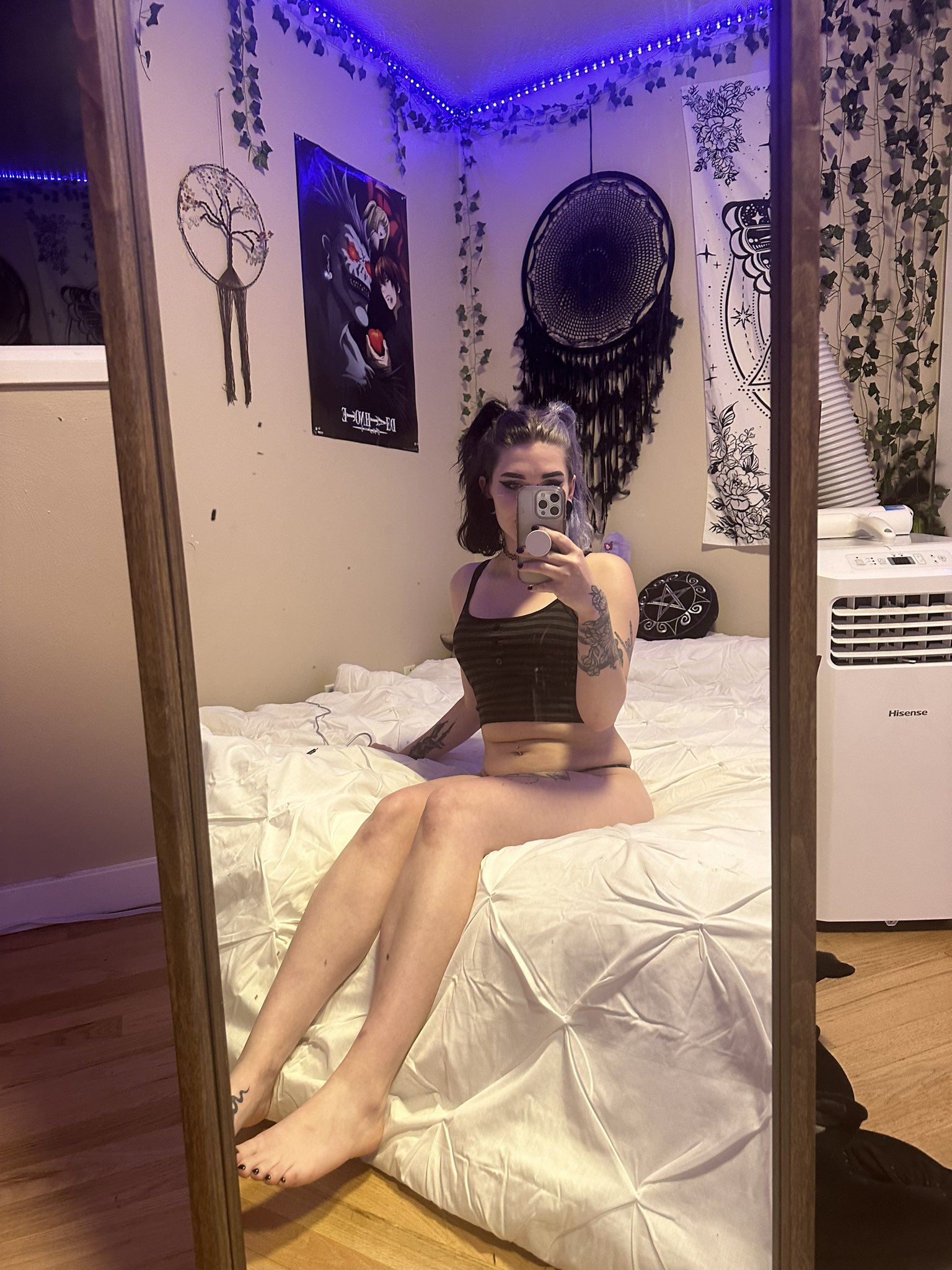 Lavender Daydream on Twitter: "My mirror dirty but look at my TOES