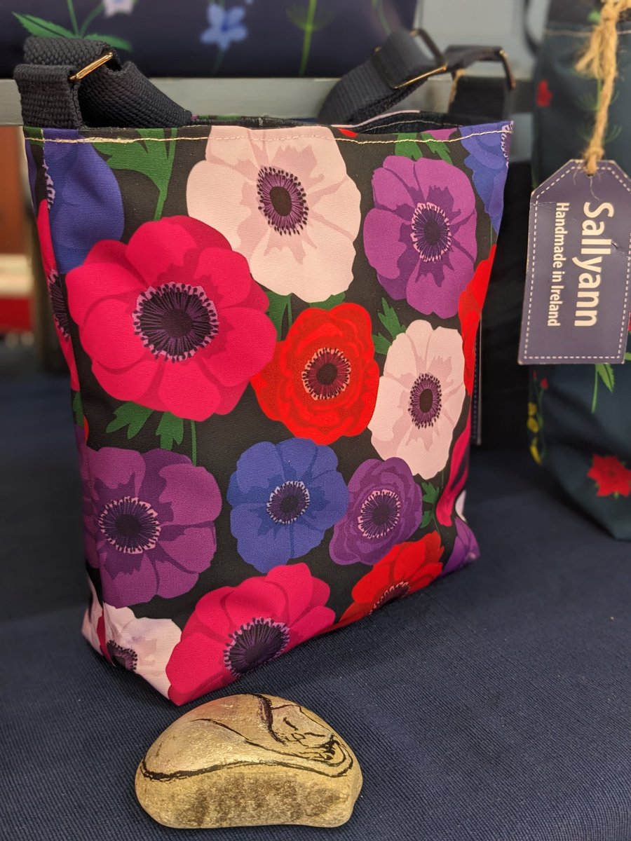 sallyannsbags's tweet photo. All set up and raring to go @heartofennis , and the 🌞 has even come out! Come and enjoy the fabulous array of treats on offer here today until 5pm.. #treatyourself #reversiblehat #locallymade #craftfair https://t.co/WZa0X9dlLA