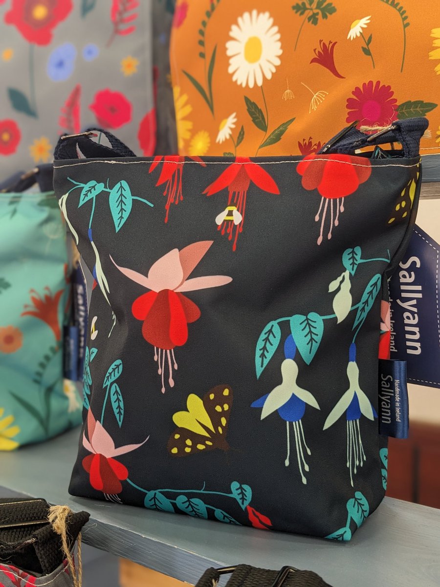sallyannsbags's tweet photo. All set up and raring to go @heartofennis , and the 🌞 has even come out! Come and enjoy the fabulous array of treats on offer here today until 5pm.. #treatyourself #reversiblehat #locallymade #craftfair https://t.co/WZa0X9dlLA
