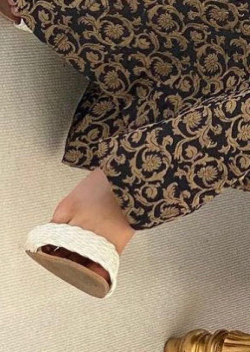 desiAkhanx's tweet photo. Morning beta boys 😜
Should I dangle more in my pictures for you subs ? 😋😋…
#feet #dangling #footworship #subs #paypiggie #paypigs #send #pakistani #desiprincess #desislut #hornypaki https://t.co/2iLA9A0mTQ